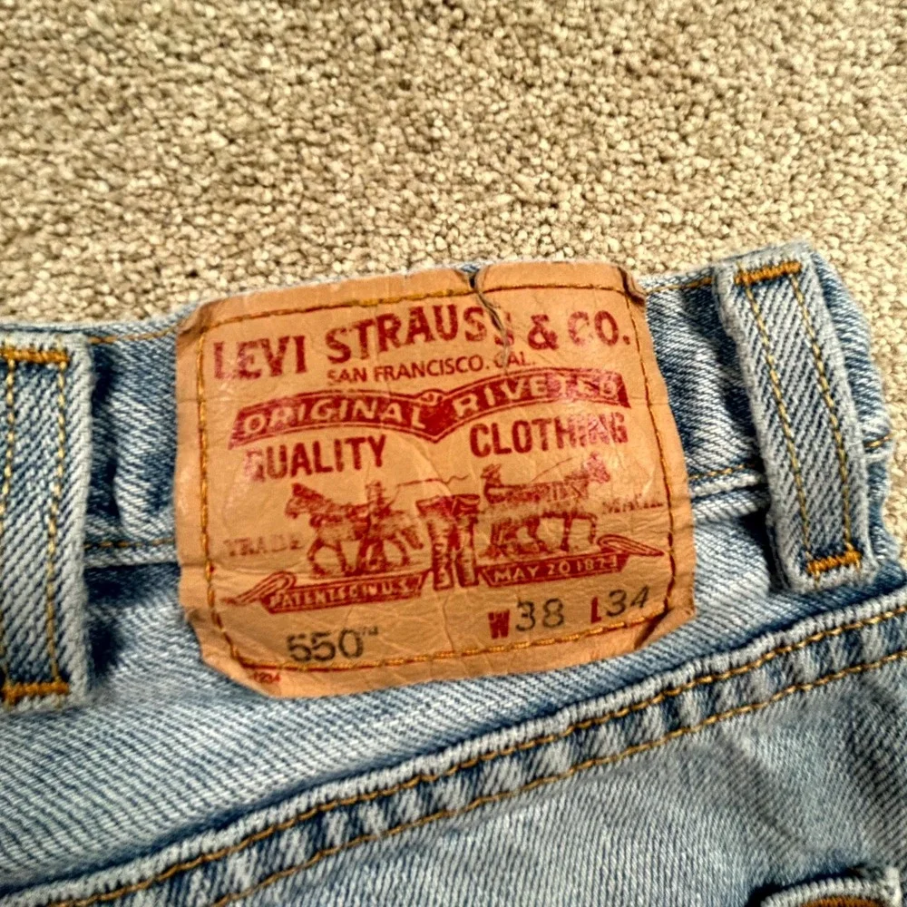 Levi's 550 Relaxed Fit Jeans Mens 38 Blue Light Wash Straight Everyday Wear‎